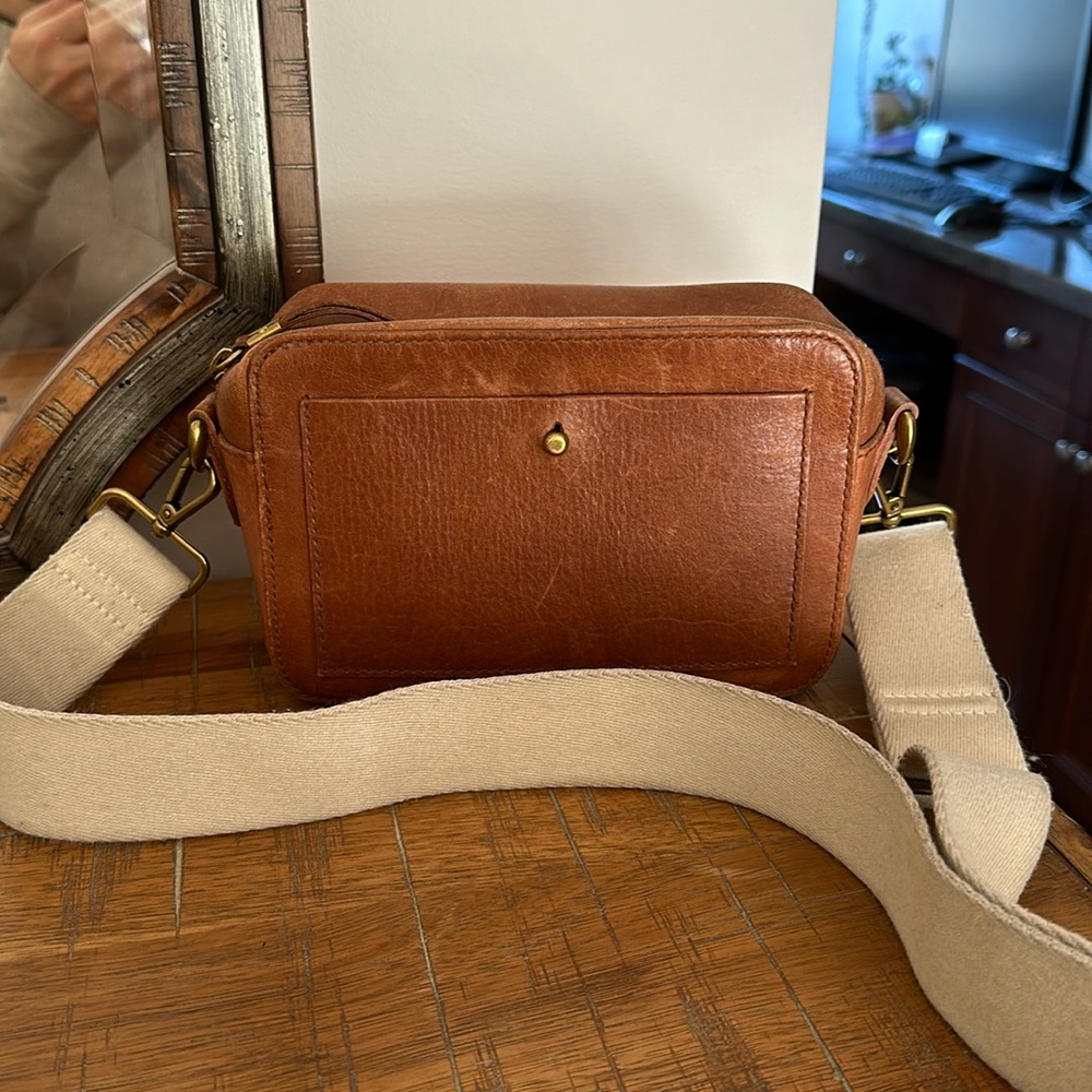 Madewell - leather transport camera bag
